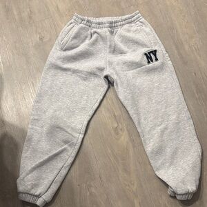Zara NY patch jogger sz lg  Joggers with Navy Logo
